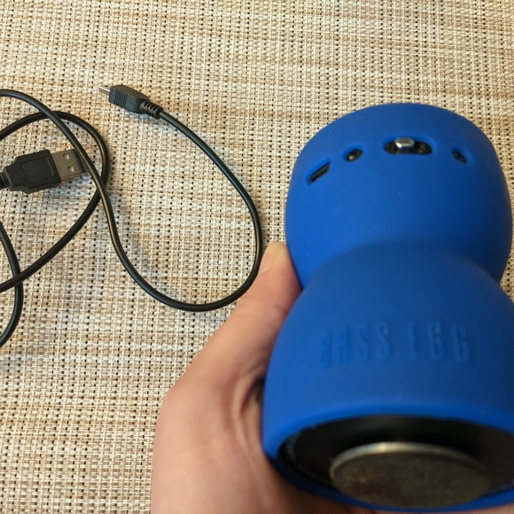 BASS EGG portable bluetooth vibration wireless speaker +skin case WORKS - Picture 1 of 6